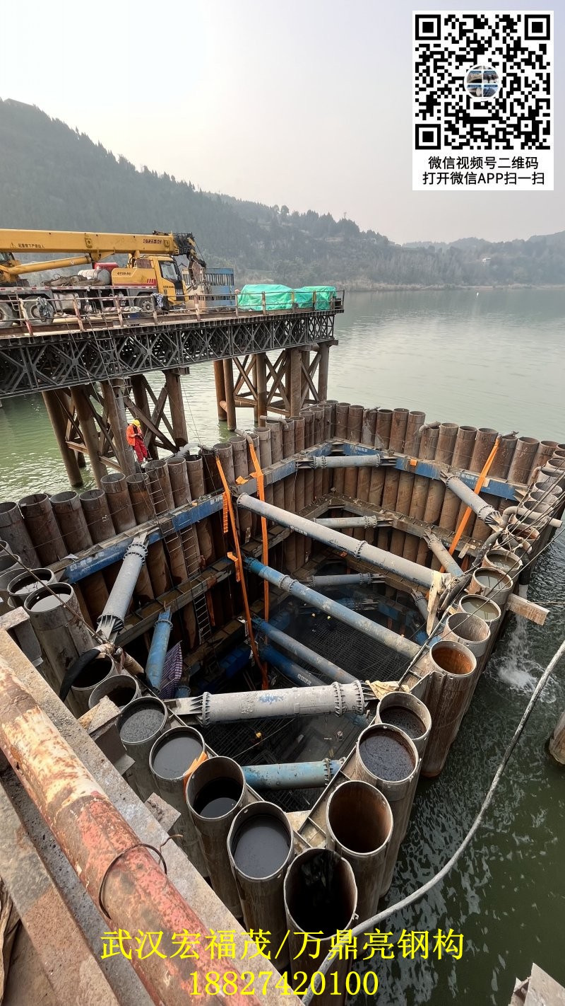 南充盤龍大橋820pc鎖扣樁圍堰施工.jpg