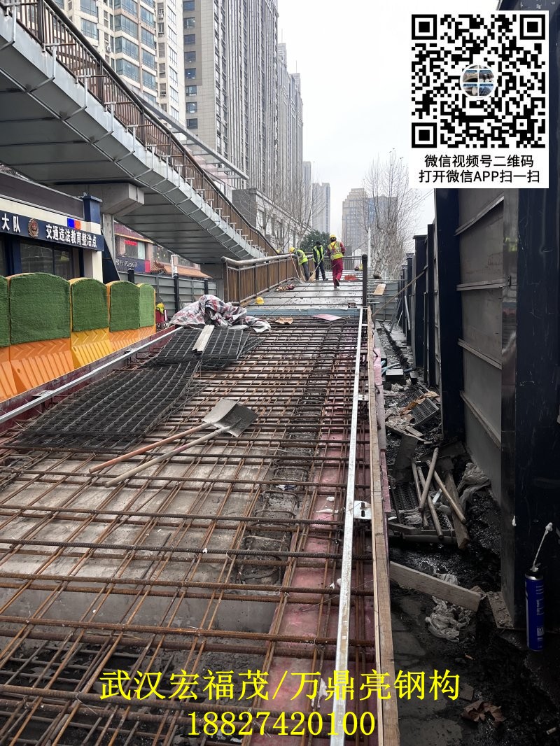梯步現(xiàn)場施工安裝.jpg